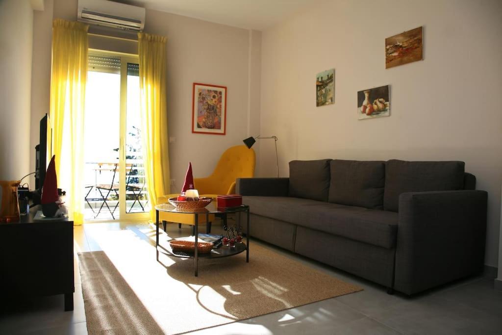 Lovely Sea Front Apartment Itea Exterior photo