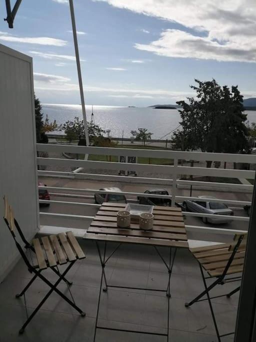 Lovely Sea Front Apartment Itea Exterior photo